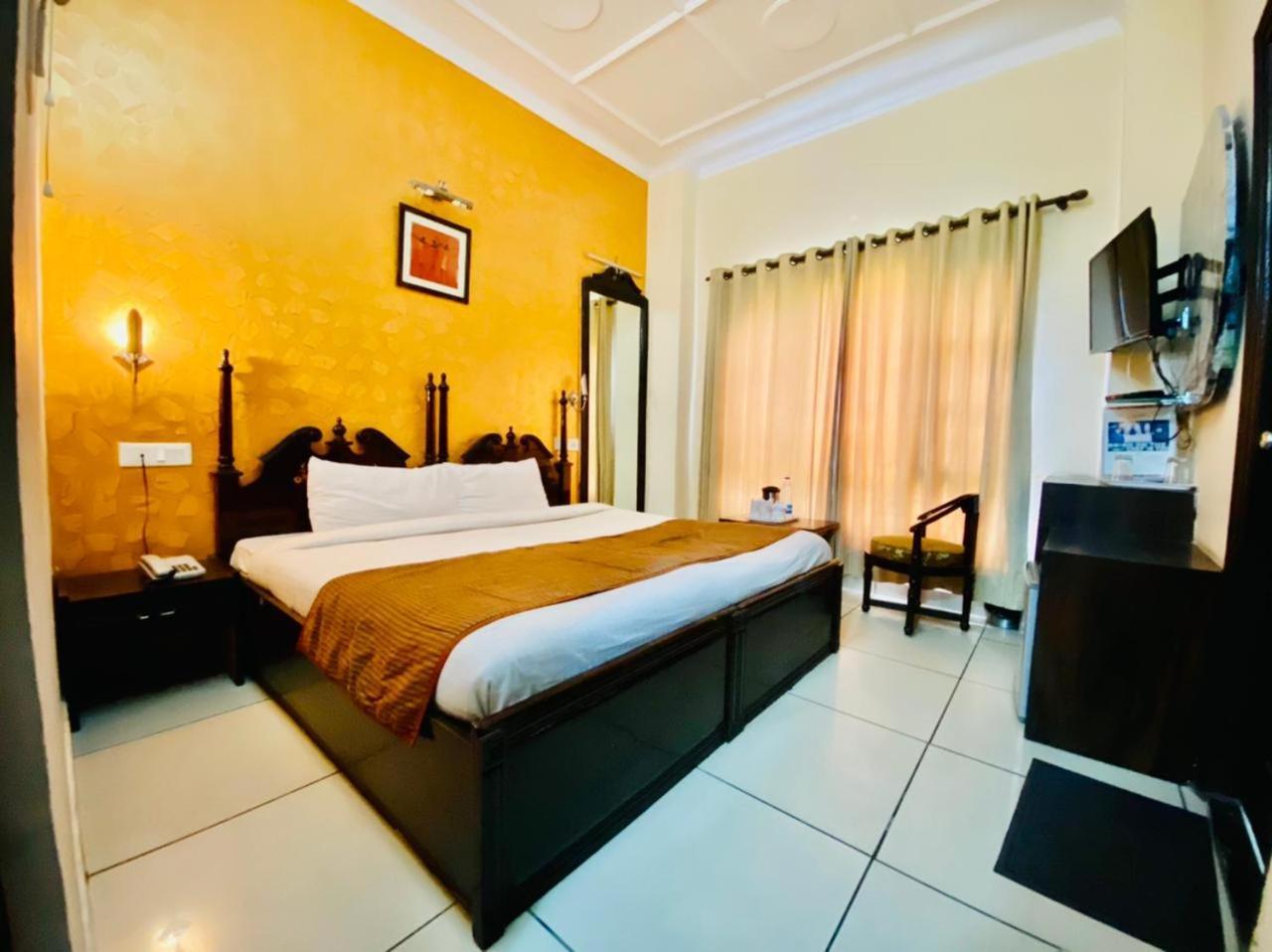 Hotel Aachman Regency With Rooftop Terrace Shimla Exterior photo